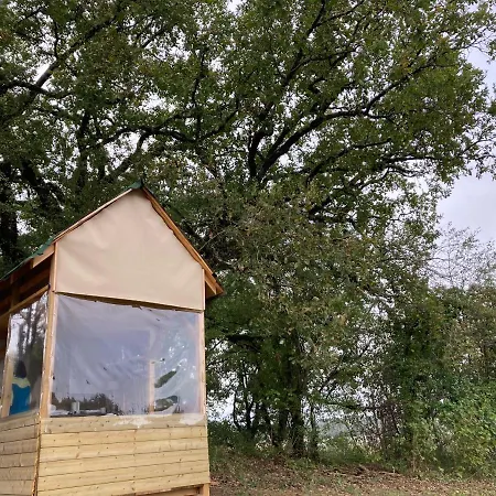 Bivouac Avec Echelle A L'ombre Des Chenes Campingplatz *