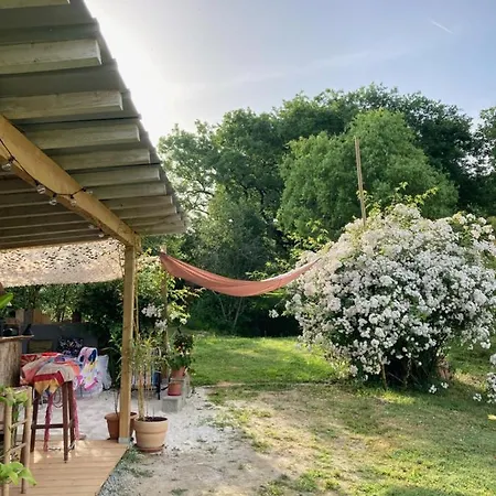 Campingplatz Bivouac Avec Echelle A L'ombre Des Chenes Idrac-Respailles