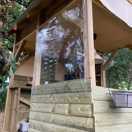 Bivouac Avec Echelle A L'ombre Des Chenes