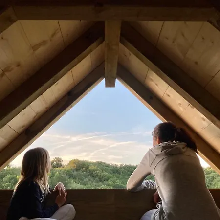 Bivouac Avec Echelle A L'ombre Des Chenes キャンプ場 Idrac-Respailles