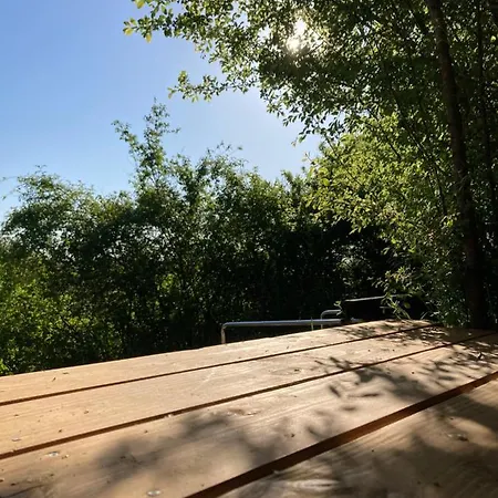 Campsite Bivouac Avec Echelle A L'ombre Des Chenes *