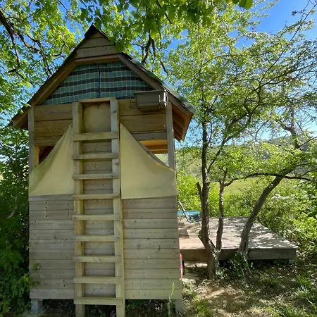 Bivouac Avec Echelle A L'ombre Des Chenes Idrac-Respailles